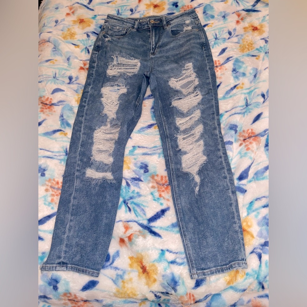 American Eagle size 4 short ripped mom jeans
